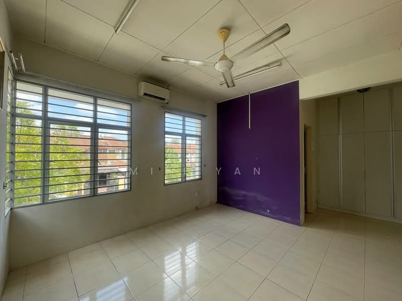Saujana Utama 3 untuk Untuk Disewa - RM 1,700 /bulan, Mac 2026 - Master room - PropertyGuru.com.my