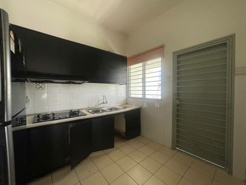 Saujana Utama 3 untuk Untuk Disewa - RM 1,700 /bulan, Mac 2026 - Kitchen - PropertyGuru.com.my