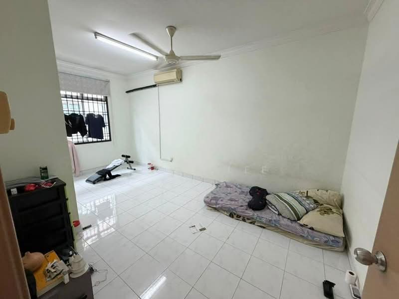 2-storey Terraced House for Sale in Taman Seri Orkid (Skudai) - Lucas Lee - Bedroom - PropertyGuru.com.my