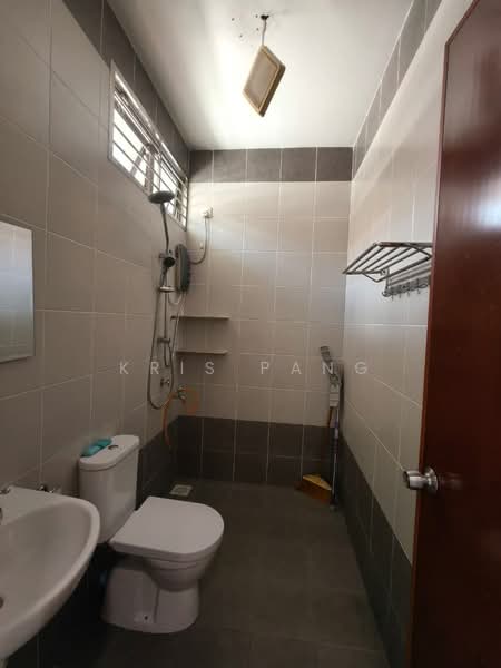 Cluster House for Sale in Taman Sutera Utama (Skudai) - Kris Pang - Bathroom - PropertyGuru.com.my