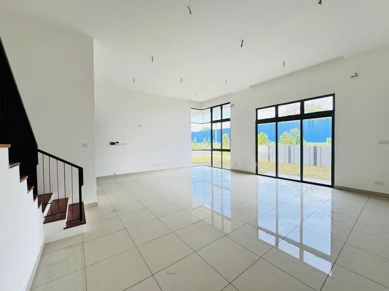 Semi-Detached House for Sale in Shah Alam (Selangor) - Alan Tham - Living Room - PropertyGuru.com.my