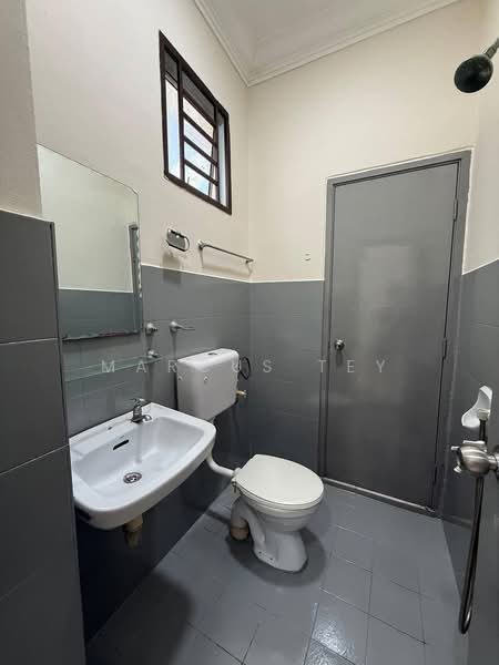 2-storey Terraced House for Sale in Taman Kota Jaya (Kota Tinggi) - Marcus Tey - Bathroom - PropertyGuru.com.my