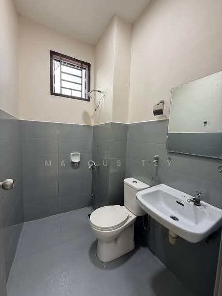 2-storey Terraced House for Sale in Kota Tinggi (Johor) - Marcus Tey - Bathroom - PropertyGuru.com.my