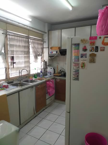 Pangsapuri untuk Dijual di Greenlane Heights Block A - Hong . - Kitchen - PropertyGuru.com.my