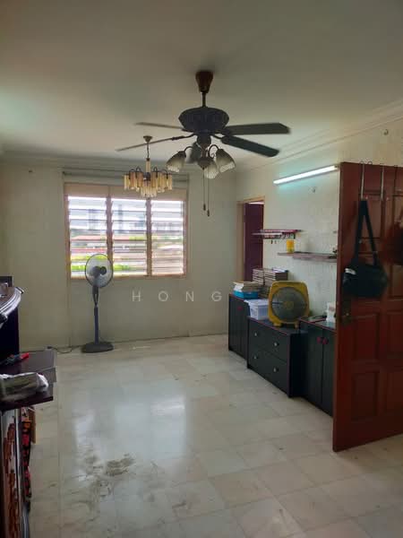 Pangsapuri untuk Dijual di Greenlane Heights Block A - Hong . - Living Room - PropertyGuru.com.my