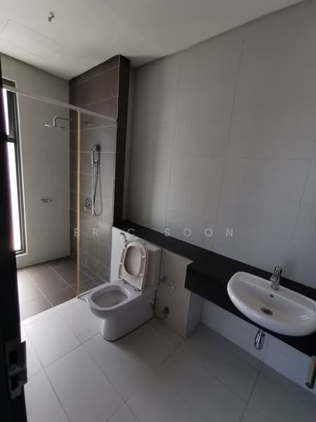 Servis Apartment untuk Dijual di Da Men - Eric Soon - Bathroom - PropertyGuru.com.my