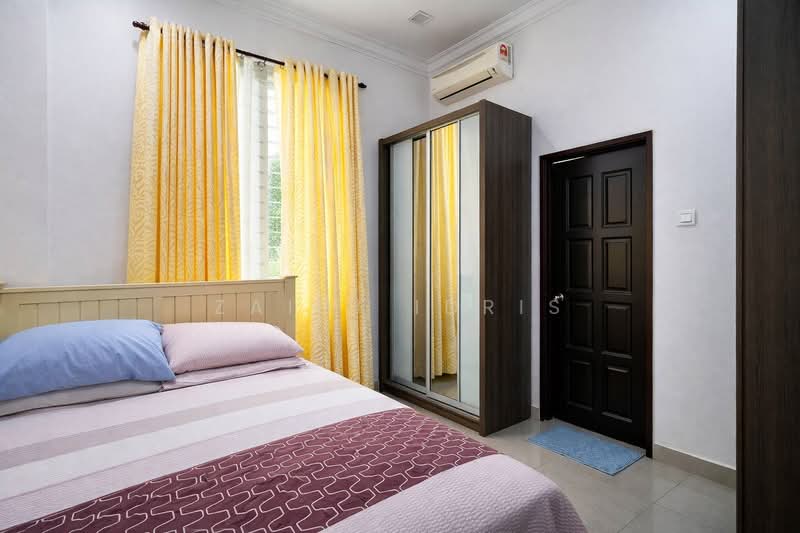 Bungalow for Sale in Subang Jaya (Selangor) - Zaidi Idris - Bedroom - PropertyGuru.com.my