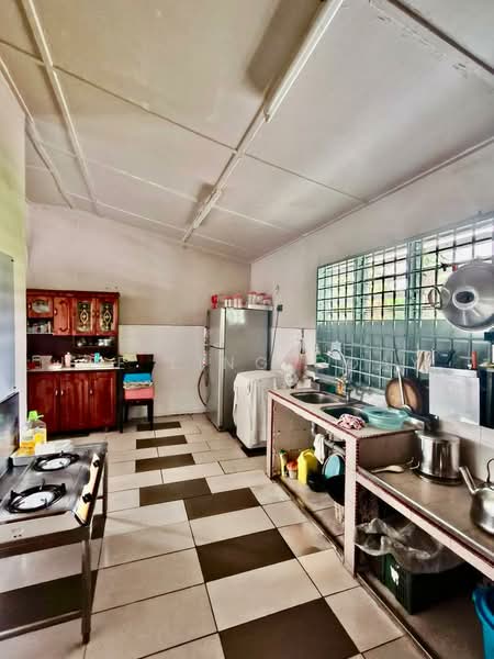 1-storey Terraced House for Sale in Taman Johor Jaya (Johor Bahru) - Lee Ling Goay - Kitchen - PropertyGuru.com.my