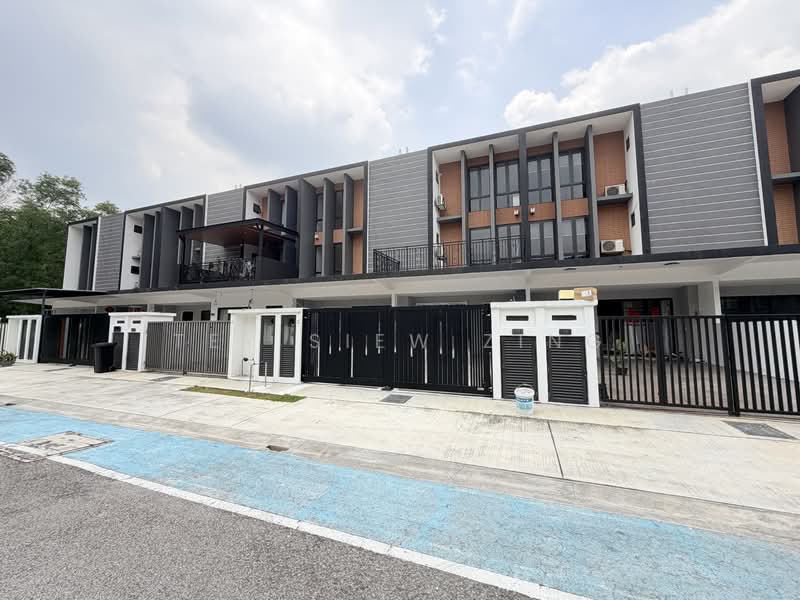 3-storey Terraced House for Sale in Taman Puncak Jalil (Seri Kembangan) - Tey Siew Zing - Exterior - PropertyGuru.com.my
