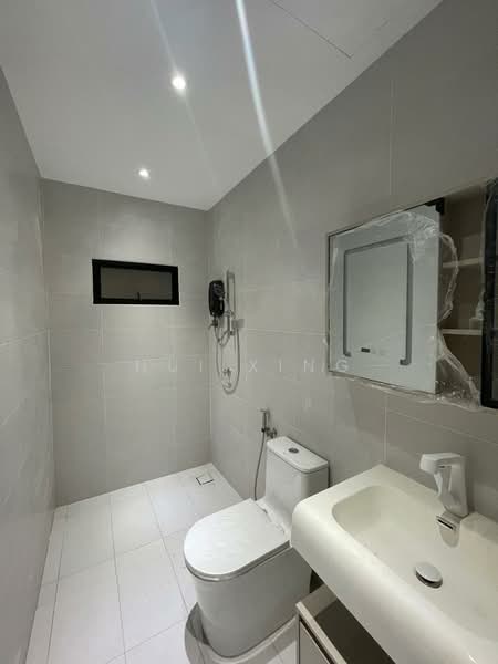 Semi-Detached House for Sale in Taman Brown (Gelugor) - Hui Xing - Bathroom - PropertyGuru.com.my