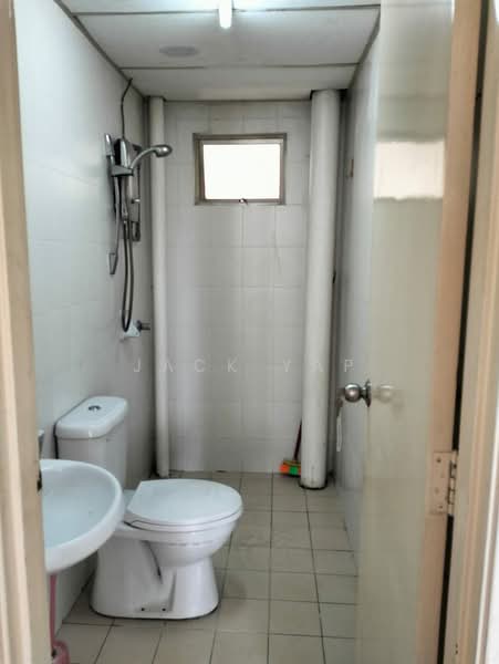 Putra Majestik untuk Untuk Disewa - RM 1,600 /bulan, Mac 2026 - Bathroom - PropertyGuru.com.my