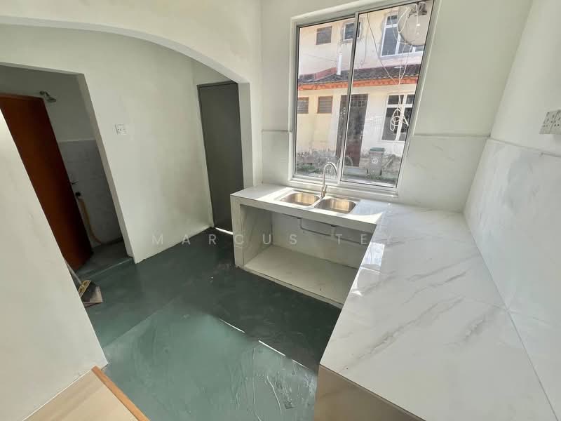 2-storey Terraced House for Sale in Bandar Putra (Kulai) - Marcus Tey - Kitchen - PropertyGuru.com.my