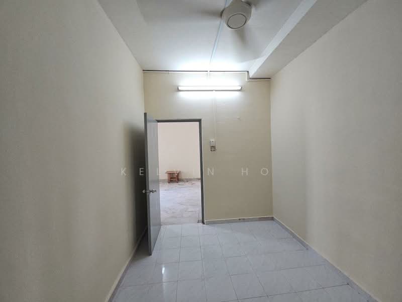 Apartment for Rent at Pangsapuri Lagoon Perdana - Kelvin Ho - Interior - PropertyGuru.com.my