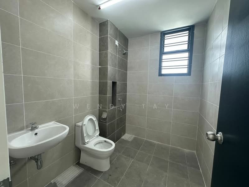 BANDAR PUTRA KULAI (4E02 SONATIA 2) untuk Untuk Disewa - RM 2,200 /bulan, Mac 2026 - Bathroom - PropertyGuru.com.my