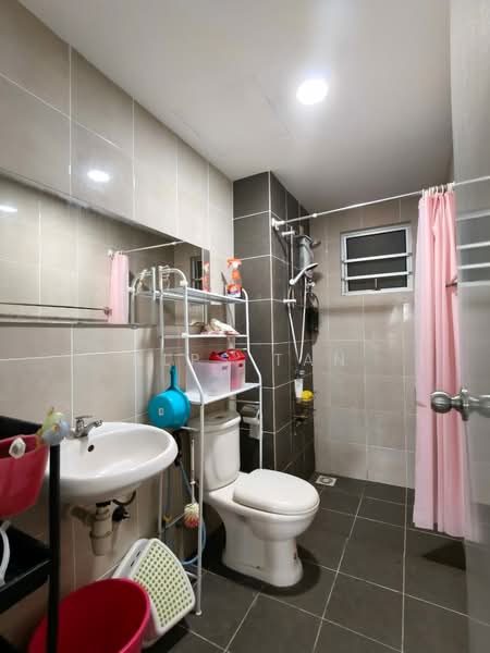 Kondominium untuk Disewa di Residensi Desa Satumas - Alps Tan - Bathroom - PropertyGuru.com.my