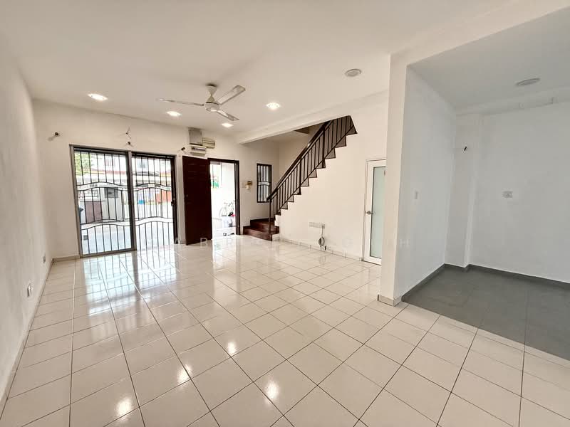 2-storey Terraced House for Sale in Setia Impian (Setia Alam) - GABRIEL GOH - Living Room - PropertyGuru.com.my
