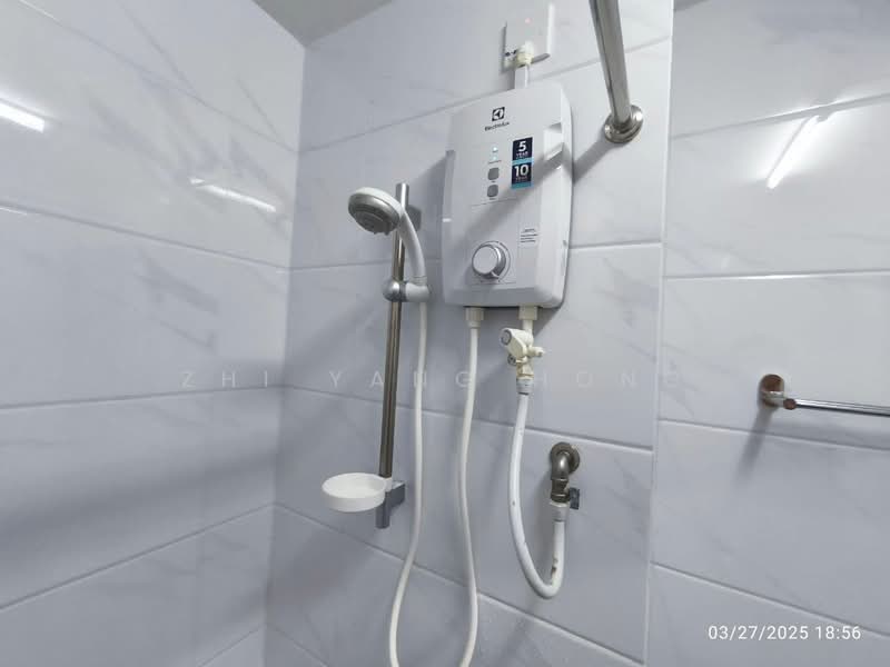 Service Residence for Sale at Country Garden Central Park - Zhi Yang Hong - Bathroom - PropertyGuru.com.my