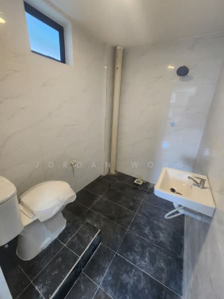 Taman Molek untuk Untuk Dijual - RM 178,000, Mac 2026 - Bathroom - PropertyGuru.com.my