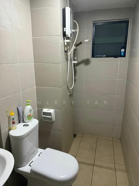 Servis Apartment untuk Disewa di Emira Residence - Cherry Tan - Bathroom - PropertyGuru.com.my