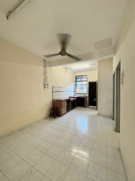 Rumah Teres 1 Tingkat untuk Dijual di Taman Angkasa Nuri (Durian Tunggal) - Ramona Tan - Kitchen - PropertyGuru.com.my
