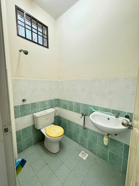 Rumah Teres 1 Tingkat untuk Dijual di Taman Angkasa Nuri (Durian Tunggal) - Ramona Tan - Bathroom - PropertyGuru.com.my