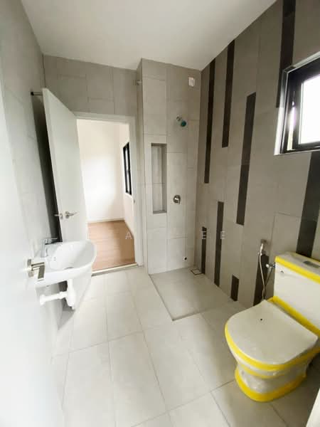 2-storey Terraced House for Sale in Taman Cahaya Alam (Shah Alam) - Evans Ee - Bathroom - PropertyGuru.com.my