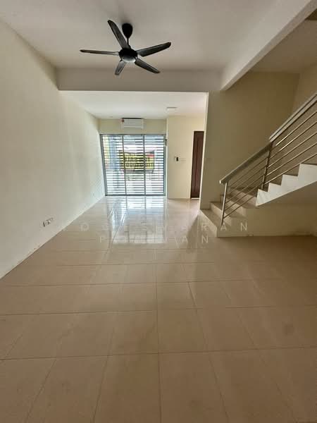 Taman Sentosa untuk Untuk Disewa - RM 1,300 /bulan, Mac 2026 - Living Room - PropertyGuru.com.my