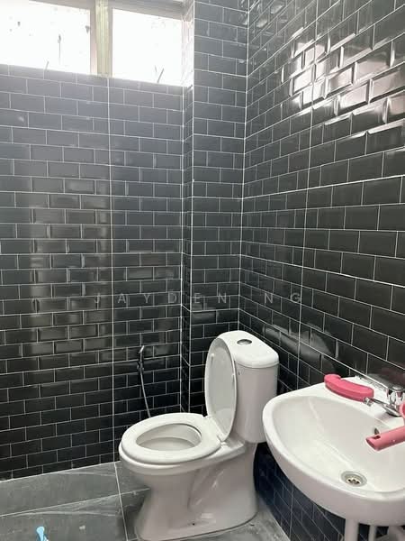2-storey Terraced House for Sale in Bandar Baru Uda (Tampoi) - Jayden Ng - Bathroom - PropertyGuru.com.my