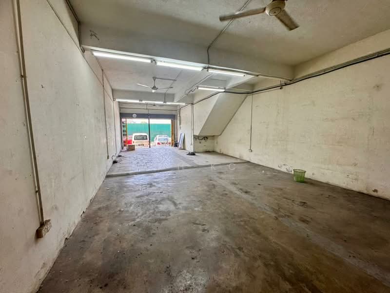 Taman Petaling Utama 3 Storey Shop untuk Untuk Disewa - RM 6,000 /bulan, Apr 2026 - Interior - PropertyGuru.com.my