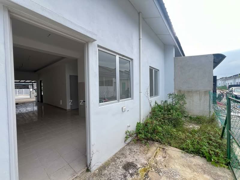 Terraced House for Sale in Penor (Pahang) - Izzat Azman - Yard - PropertyGuru.com.my
