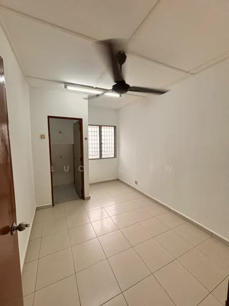 Desa 4, Bandar Country Homes untuk Untuk Disewa - RM 1,000 /bulan, Apr 2026 - Interior - PropertyGuru.com.my