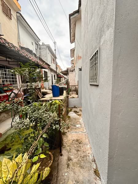 Desa 4, Bandar Country Homes untuk Untuk Disewa - RM 1,000 /bulan, Apr 2026 - Exterior - PropertyGuru.com.my