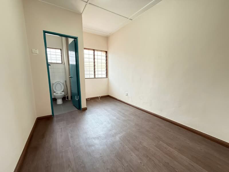 Rumah Teres 2 Tingkat untuk Disewa di Bandar Country Homes (Rawang) - Lucy Chow - Bathroom - PropertyGuru.com.my