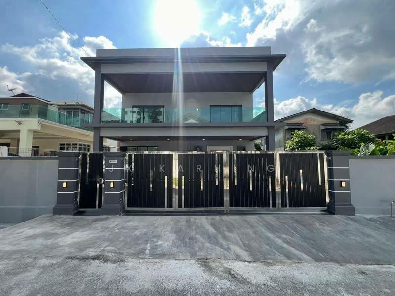 Kebun Teh JB Town Double Storey Bungalow | Fully Renovated RM800k untuk Untuk Dijual - RM 1,780,000, Mac 2026 - Exterior - PropertyGuru.com.my