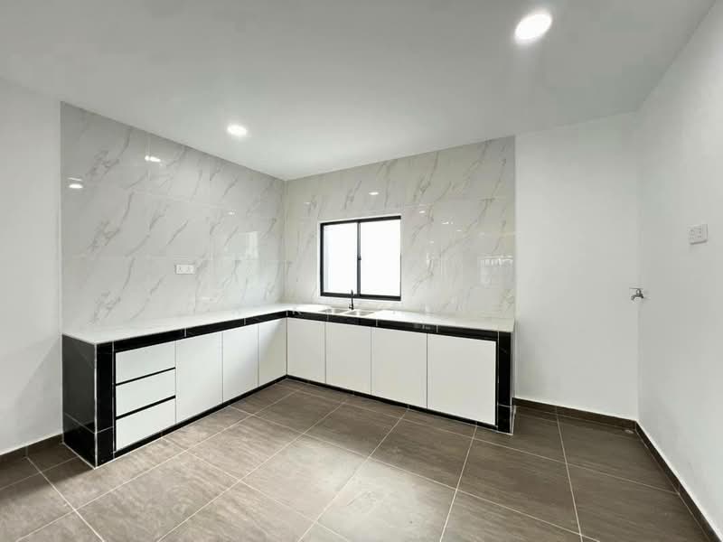 Kebun Teh JB Town Double Storey Bungalow | Fully Renovated RM800k untuk Untuk Dijual - RM 1,780,000, Mac 2026 - Kitchen - PropertyGuru.com.my