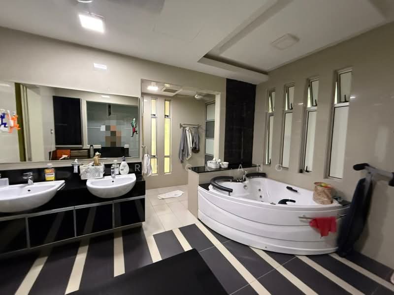 Semi-Detached House for Sale in Bukit Rahman Putra (Sungai Buloh) - Derrick Ang - Bathroom - PropertyGuru.com.my