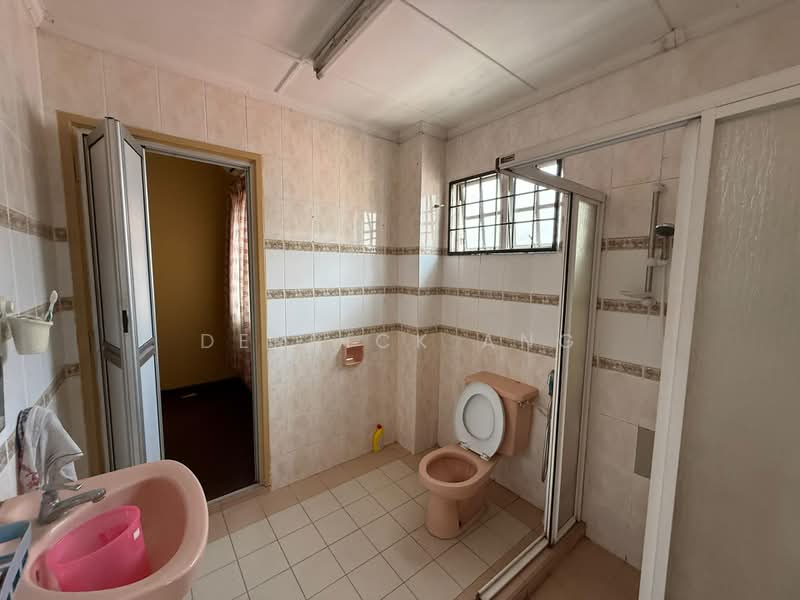 Rumah Teres 2-Tingkat untuk Dijual di Bukit Rahman Putra (Sungai Buloh) - Derrick Ang - Bathroom - PropertyGuru.com.my