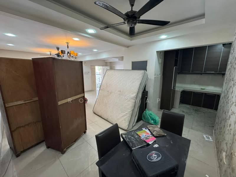 Untuk Dijual - Ebony, Kota Emerald