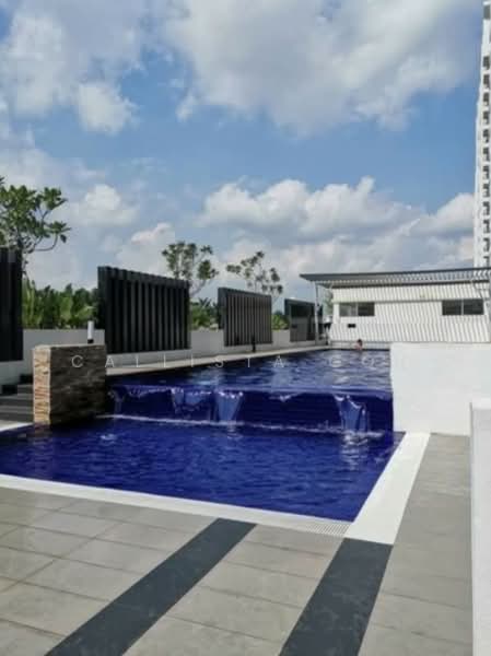 Servis Apartment untuk Dijual di Sentrovue - Callista Goh - Swimming pool - PropertyGuru.com.my
