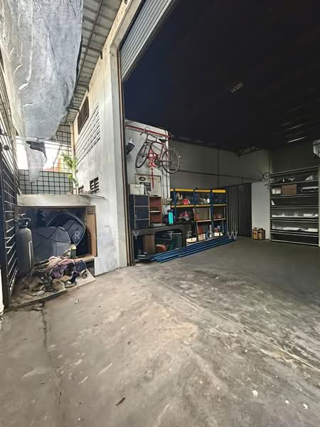 Seelong - 1.5 Storey Terrace Factory for Sale - 2