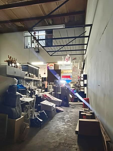 Seelong - 1.5 Storey Terrace Factory for Sale - 4