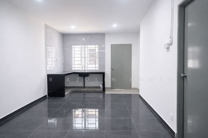 Fully Renovated Single Storey Taman Harmoni Semenyih untuk Untuk Dijual - RM 370,000, Mac 2026 - Kitchen - PropertyGuru.com.my