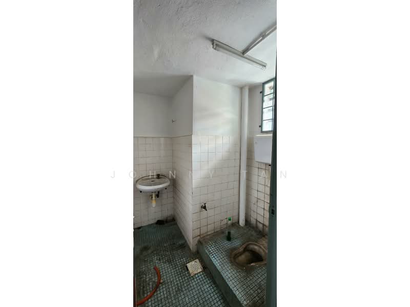 Kilang untuk Disewa di Taman Perindustrian Kip (Kepong) - Johnny Tan - Bathroom - PropertyGuru.com.my