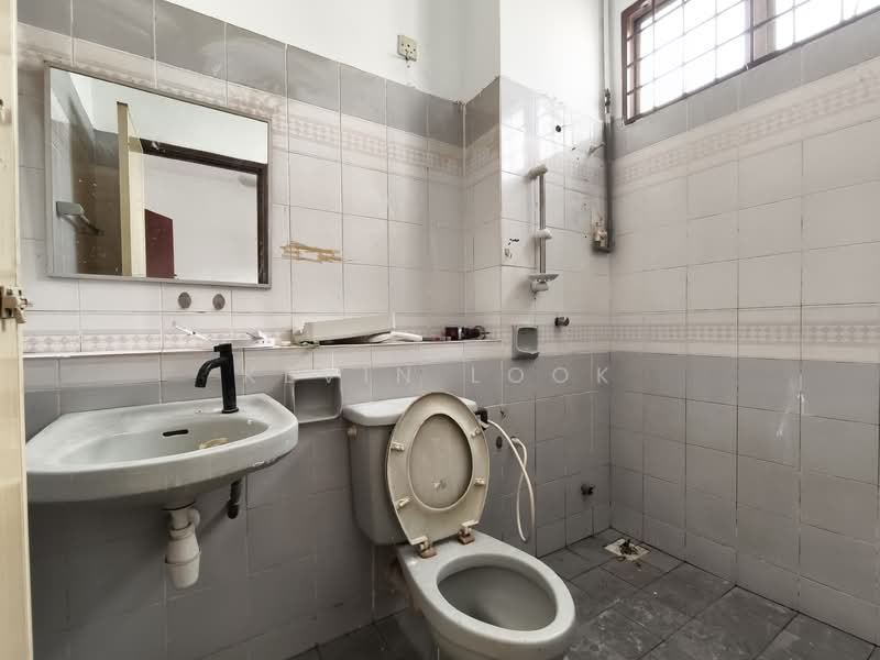 2-storey Terraced House for Sale in Subang Jaya (Selangor) - Kevin Look - Bathroom - PropertyGuru.com.my