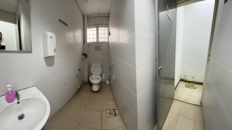Shop / Office for Sale in Ampang (Selangor) - Lee . - Bathroom - PropertyGuru.com.my