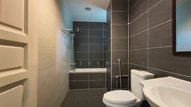 Condominium for Sale at Kinta Riverfront Hotel & Suites - Steven . - Bathroom - PropertyGuru.com.my
