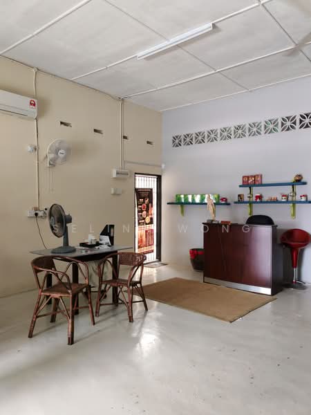 Banglo Komersial untuk Dijual di Bukit Merah (Lahat) - Selina Wong - Entrance - PropertyGuru.com.my