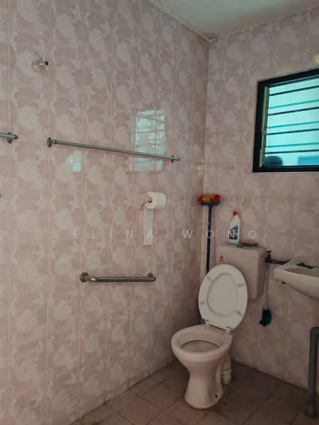 Banglo Komersial untuk Dijual di Bukit Merah (Lahat) - Selina Wong - Bathroom - PropertyGuru.com.my