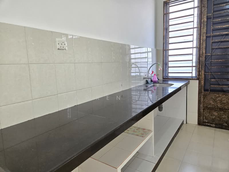 Taman Bayu Mutiara untuk Untuk Dijual - RM 800,000, Mac 2026 - Kitchen - PropertyGuru.com.my