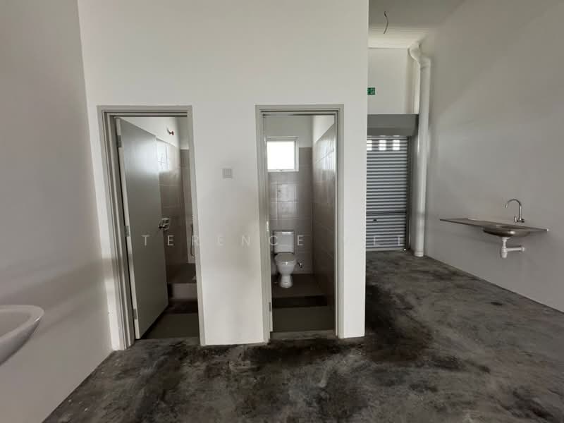 Office for Rent in Bandar Tasik Puteri (Rawang) - Terence Wee - Bathroom - PropertyGuru.com.my